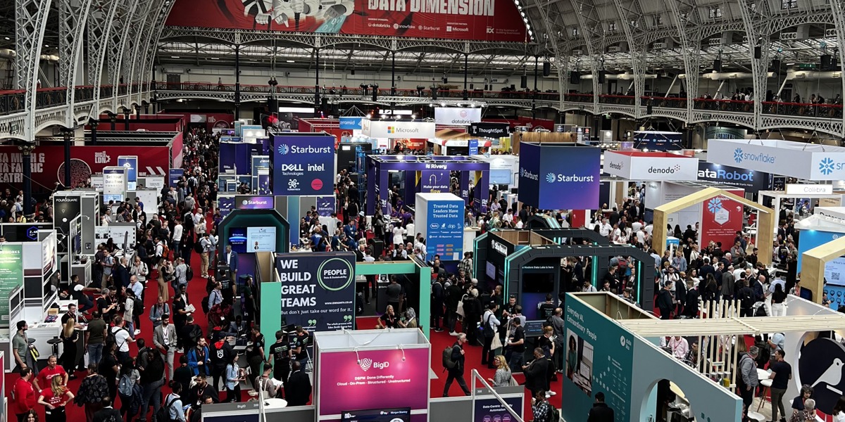 Busy tradeshow event with attendees walking through exhibition booths